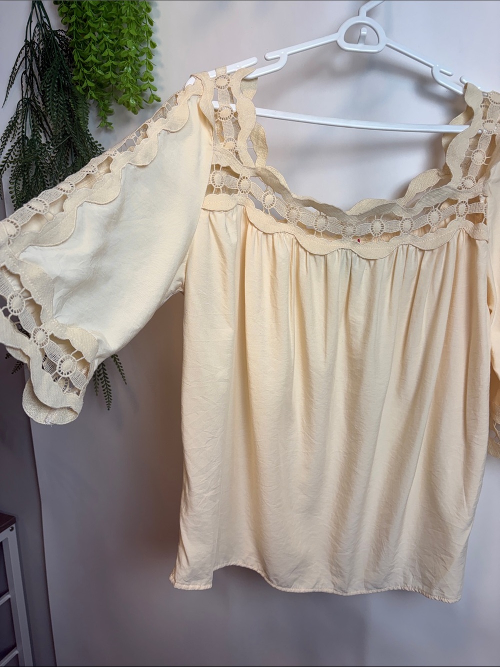 Source Unknown Cream Lace-Trim Peasant Blouse